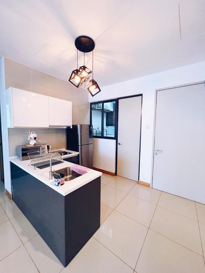 Connected Train 3 Bedrooms - Above Klgateway Mall 14 Куала-Лумпур Экстерьер фото