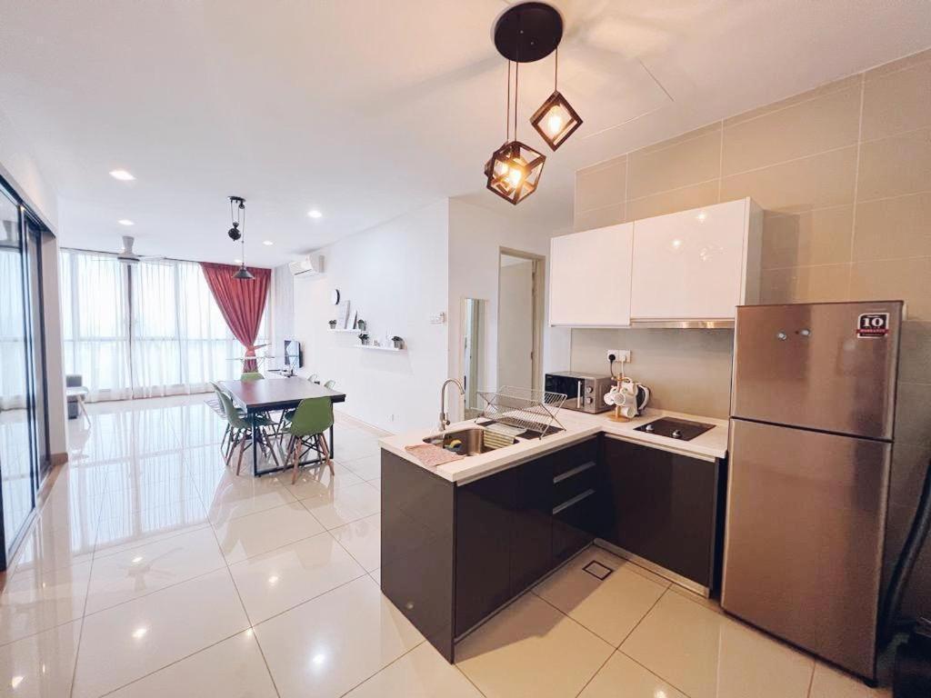 Connected Train 3 Bedrooms - Above Klgateway Mall 14 Куала-Лумпур Экстерьер фото